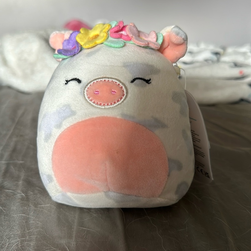 small hand sized pig squishmallow!!